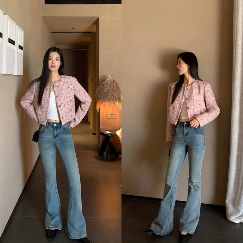 Áo khoác ngắn là item phù hợp khi phối cùng quần jeans ống loe vì giúp tổng thể trông gọn gàng hơn. Những thiết kế như cardigan lửng hoặc blazer ngắn hay áo tweed tạo cảm giác hiện đại và có điểm nhấn hơn. Đây cũng là kiểu phối giúp outfit thời trang và nổi bật hơn rõ rệt.