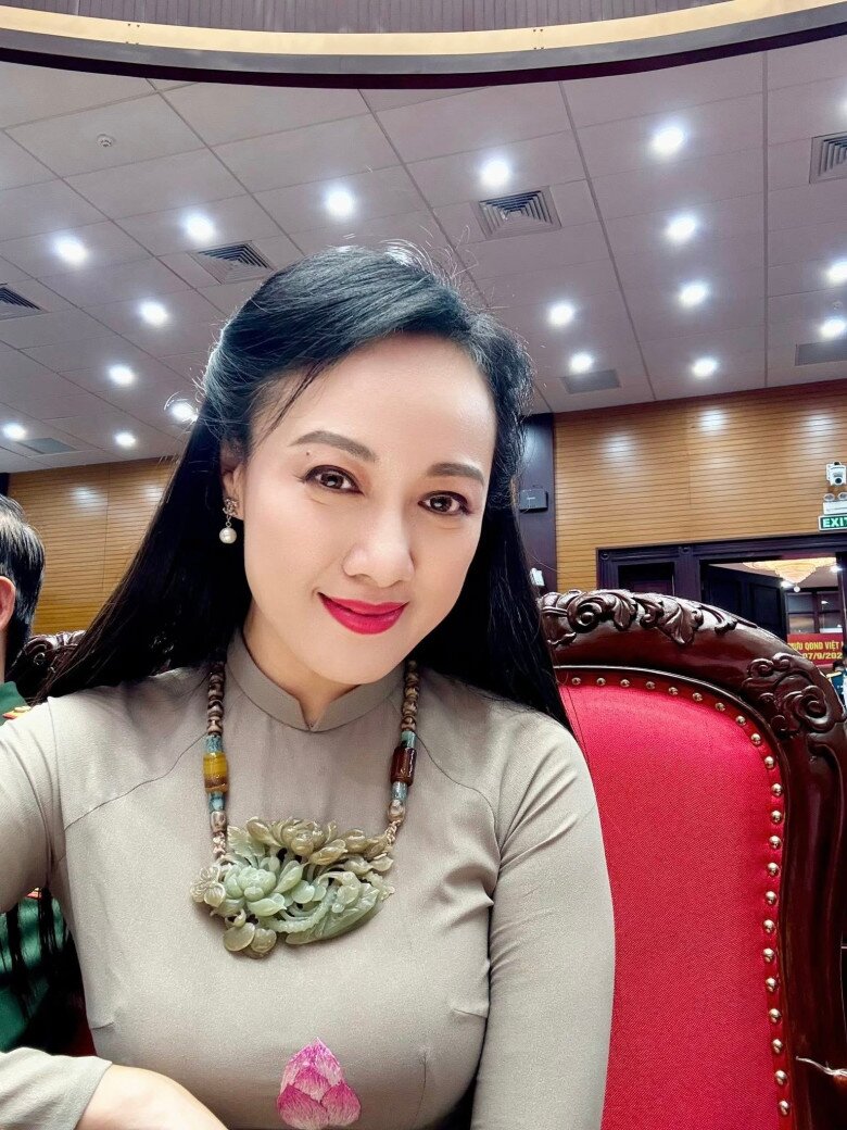 Sao Việt mê diện trang sức ngọc: Lệ Quyên toàn size amp;#34;khủngamp;#34;, NSND Thanh Lam đích thị là amp;#34;trùm cuốiamp;#34; - 6