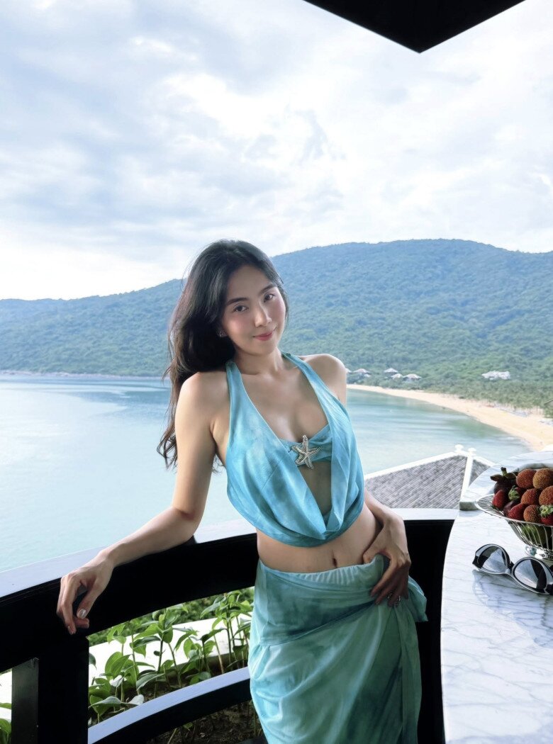 Nhan sắc ngày càng thăng hạng cùng thần thái rạng rỡ của mẹ một con nhận được nhiều lời khen ngợi.