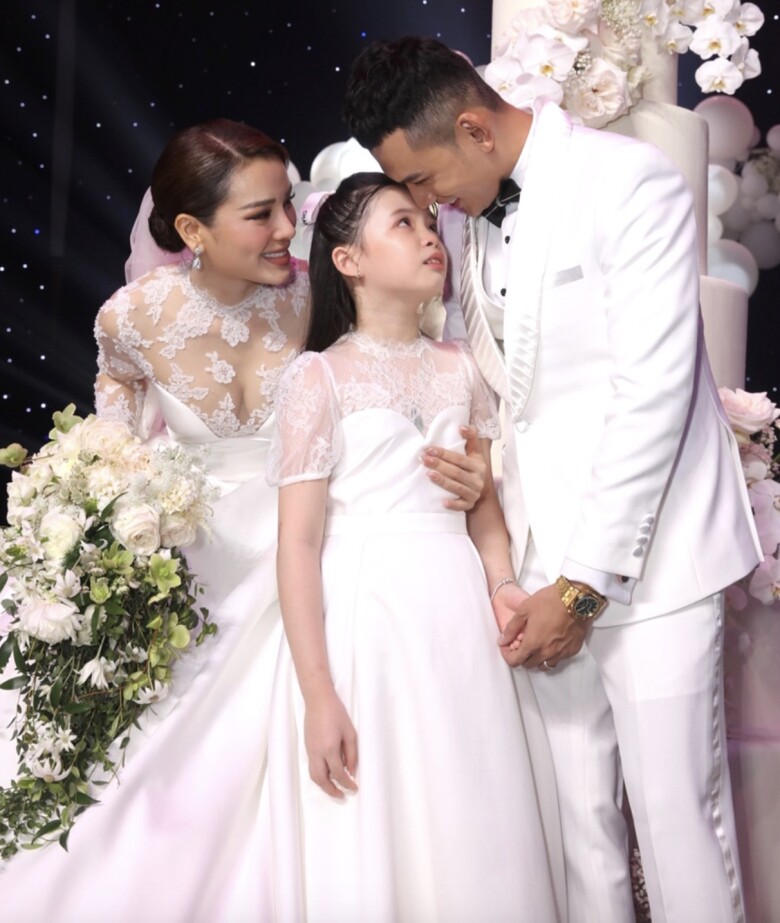 Phương Trinh Jolie từng gây chú ý khi công khai con gái 9 tuổi trong đám cưới với Lý Bình vào năm 2022.