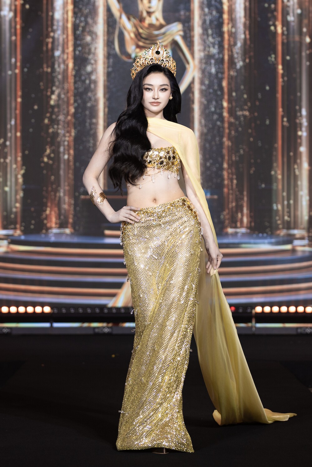 Đương kim Miss Grand Vietnam Yến Nhi xây nhà mới cho bố mẹ trước thềm kết thúc nhiệm kỳ.
