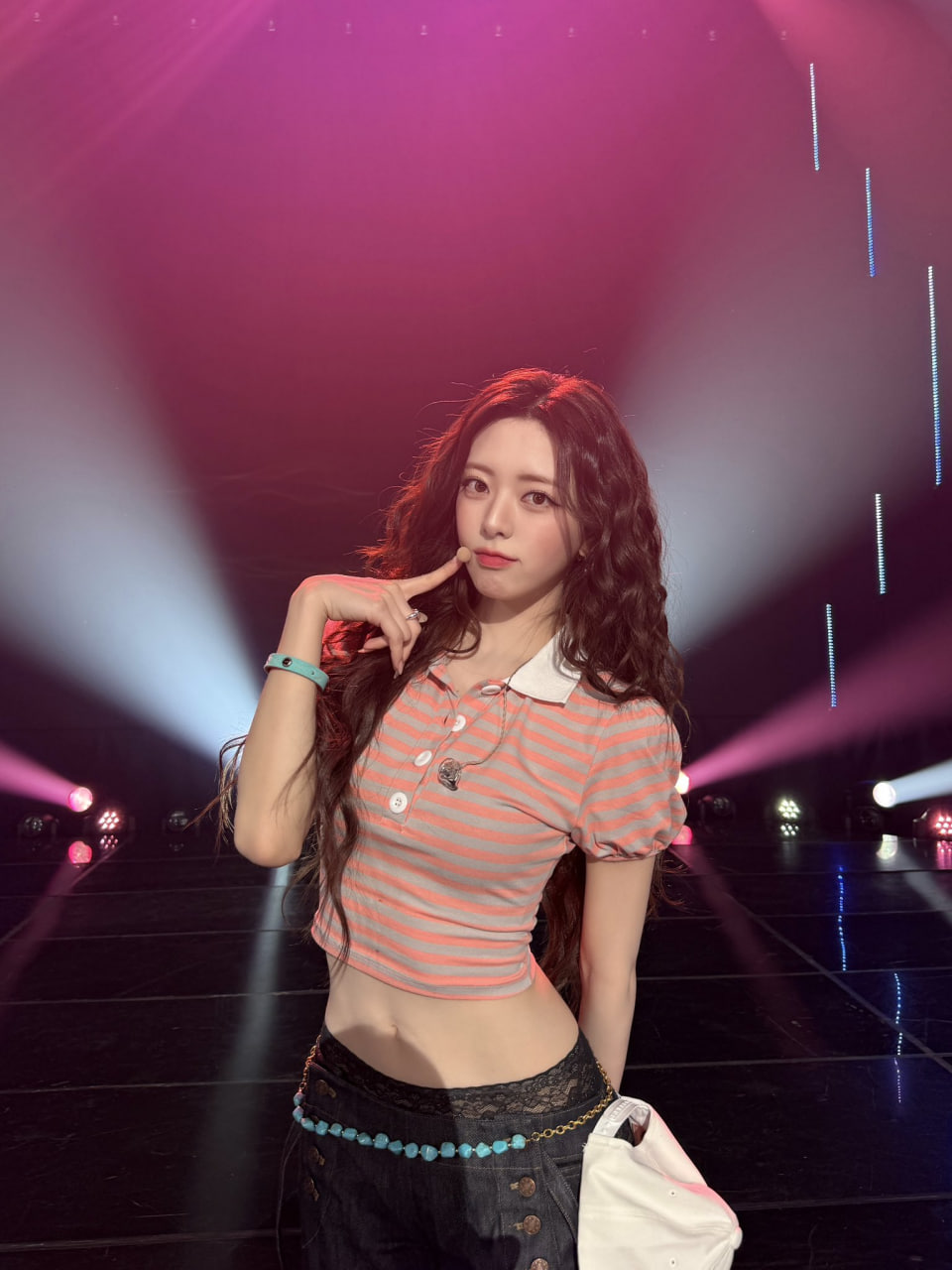 Nữ idol duy trì thói quen cân hai lần mỗi ngày để theo dõi cân nặng, từ đó điều chỉnh chế độ ăn uống và giữ vóc dáng ổn định qua nhiều năm.
