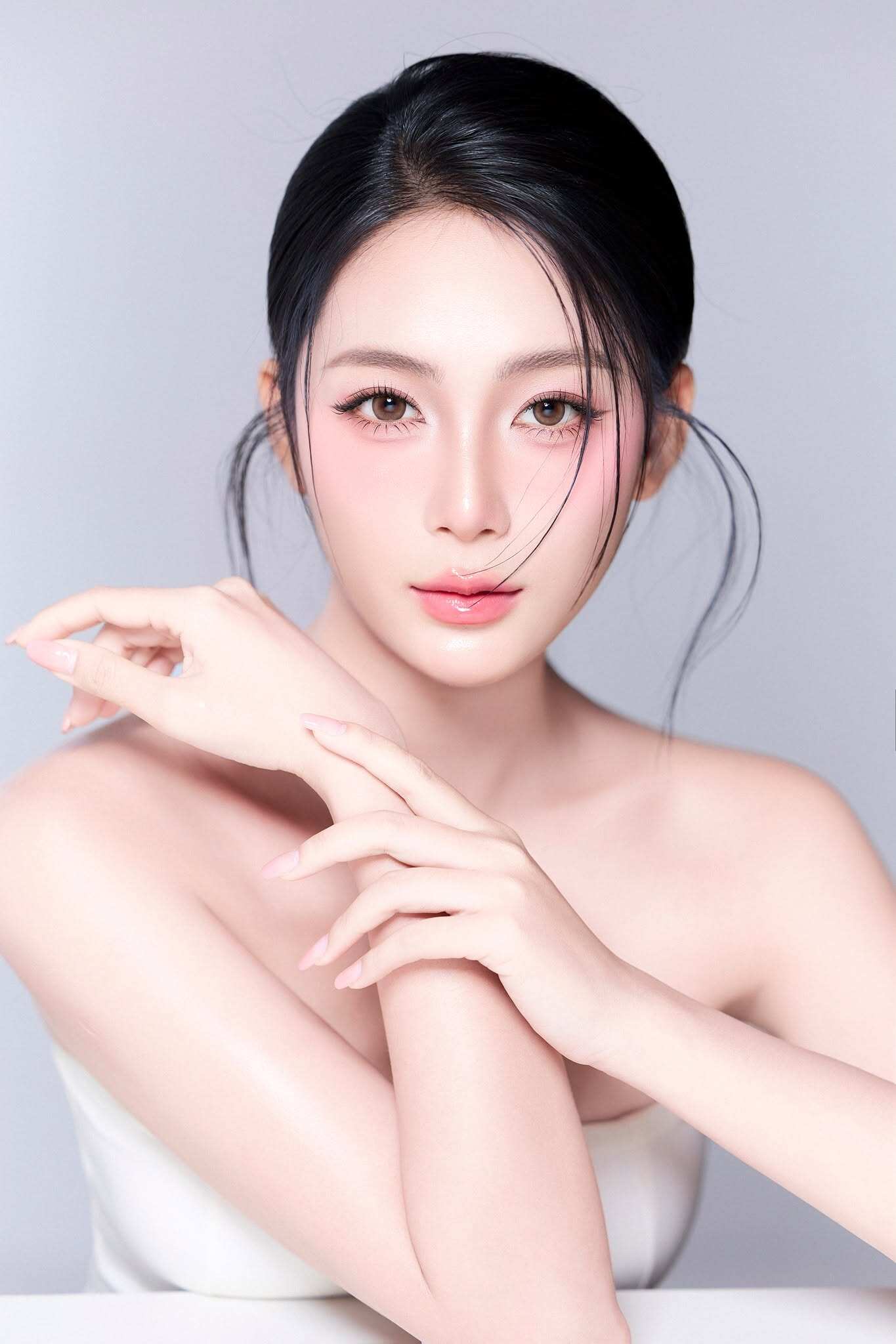 Nhan sắc xinh như búp bê của Nông Thị Hằng ở tuổi 24.