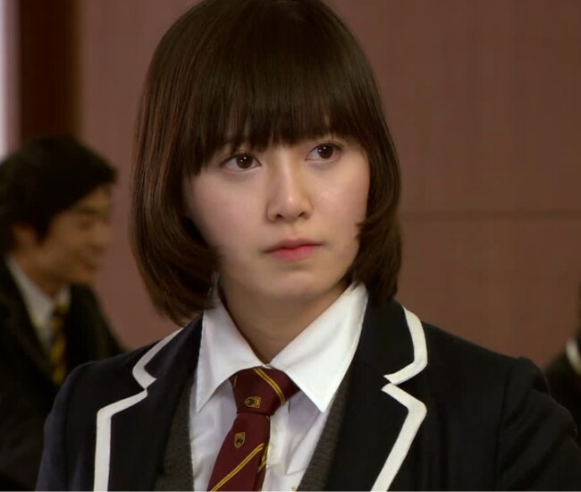 Goo Hye Sun là nghệ sĩ đa tài của Hàn Quốc, sinh năm 1984, nổi tiếng qua vai nàng Cỏ trong Vườn Sao Băng.