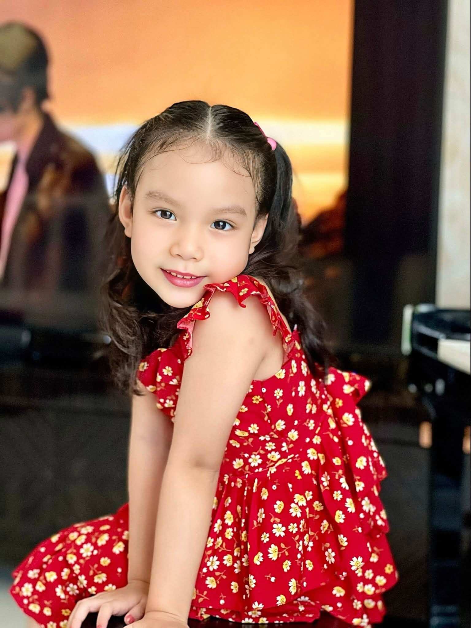 Con gái thứ 2 của NSND Trịnh Kim Chi gây chú ý ở tuổi 11 - 14