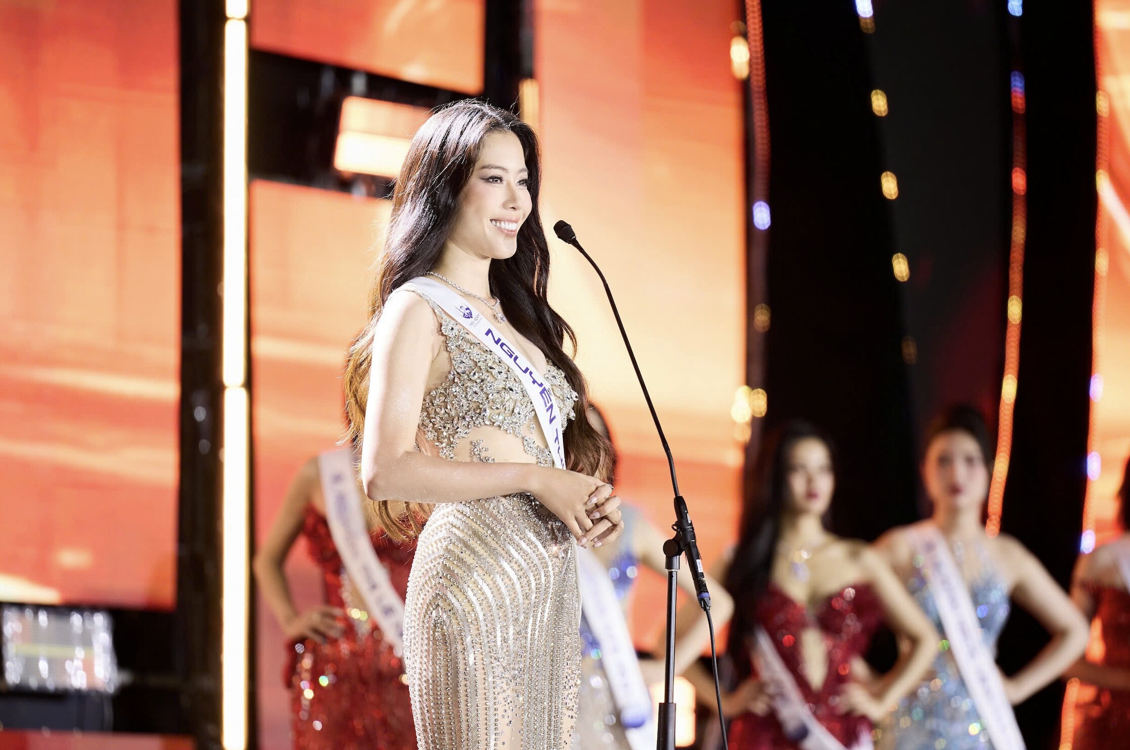 Nam Em cho biết bản thân hài lòng khi dừng chân ở ngôi vị Á khôi 1 Miss Cosmo TP.HCM 2026.