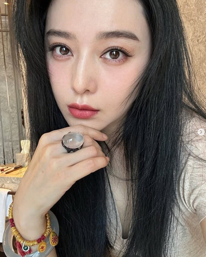 Ngọc phỉ thúy amp;#34;khuynh đảoamp;#34; showbiz xứ Trung: Từ Phạm Băng Băng đến bạn thân Hoa hậu Thu Hoài đều mê mẩn - 2
