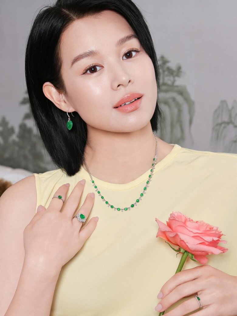 Ngọc phỉ thúy amp;#34;khuynh đảoamp;#34; showbiz xứ Trung: Từ Phạm Băng Băng đến bạn thân Hoa hậu Thu Hoài đều mê mẩn - 8