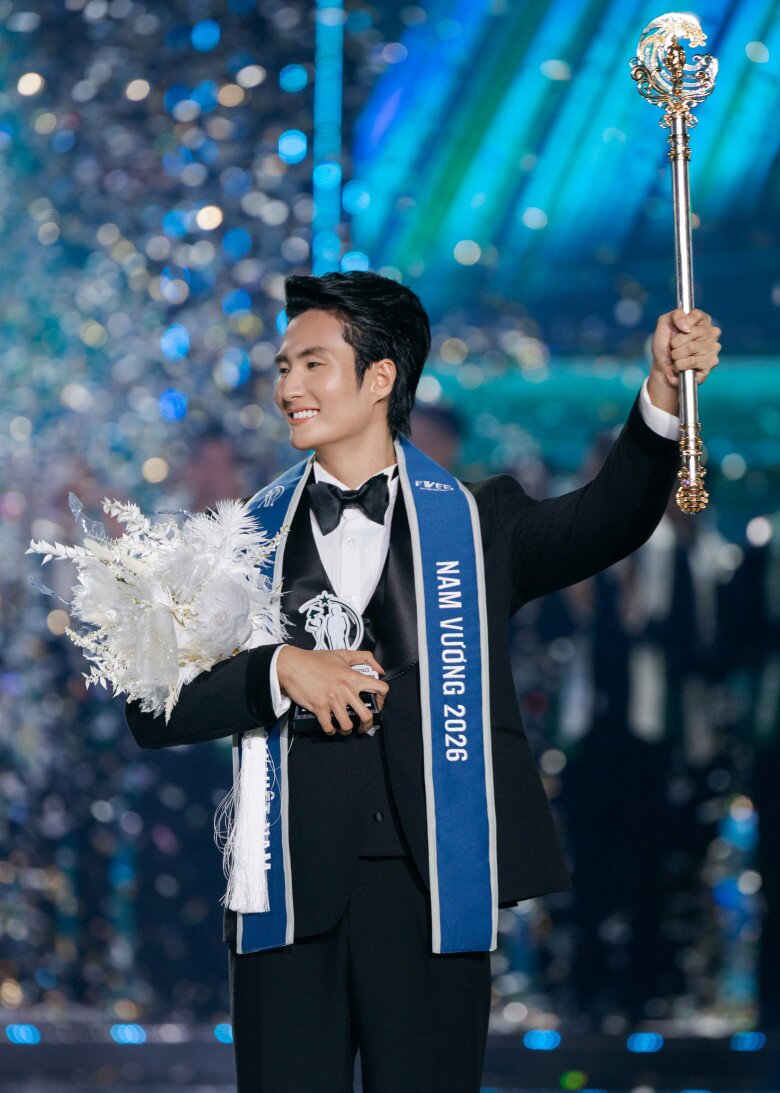 Nam vương Du lịch Việt Nam Nguyễn Hàn Việt sở hữu gương mặt điển trai cùng khả năng ứng xử tốt.