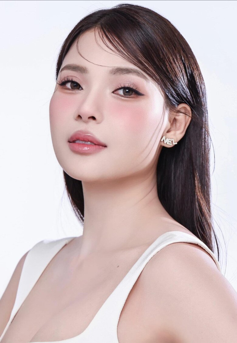 Visual đẹp không tì vết của diễn viên Thúy Diễm.