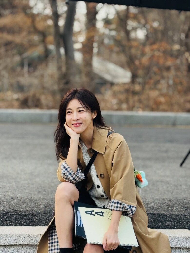 Không cần phương pháp phức tạp, Ha Ji Won duy trì nhan sắc nhờ thói quen ăn uống lành mạnh và kiên trì. Chính những bí quyết đơn giản này giúp cô giữ được vẻ ngoài trẻ trung, trở thành hình mẫu làm đẹp được nhiều phụ nữ học hỏi.