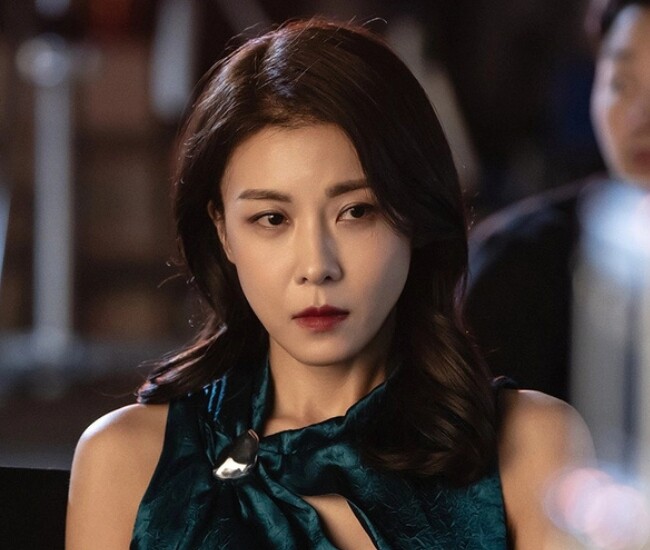 Visual của Ha Ji Won gây sốt trong phim Climax vì quá trẻ. 