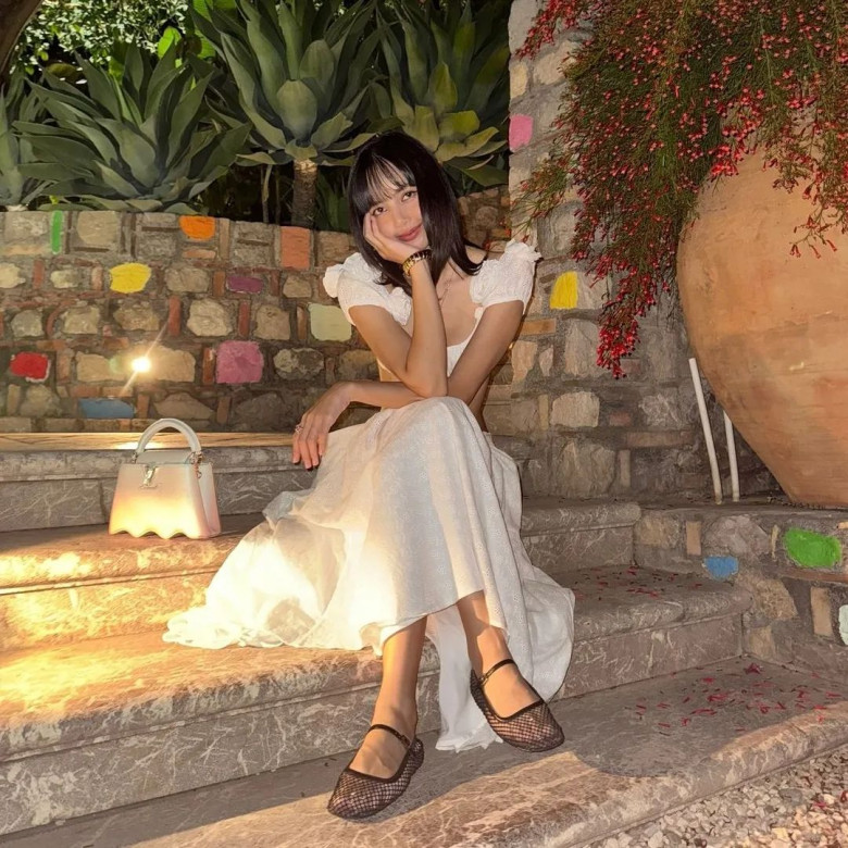 Phát sốt với trào lưu giày amp;#34;xuyên thấuamp;#34; nhẹ như không, đến amp;#34;dâu hào mônamp;#34; Tăng Thanh Hà, Đỗ Thị Hà cũng mê mẩn - 5