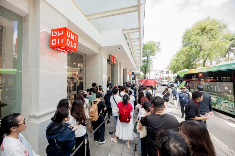 Hàng ngàn khách hàng đổ bộ cửa hàng UNIQLO trong ngày đầu tiên của Tuần Lễ Cảm Ơn - 1