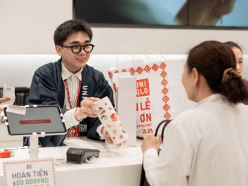 Hàng ngàn khách hàng đổ bộ cửa hàng UNIQLO trong ngày đầu tiên của Tuần Lễ Cảm Ơn