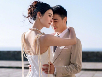 Hề Mộng Dao đeo vòng cổ của mẹ chồng trong tiệc cưới