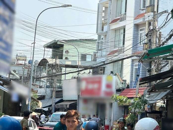 Cháy phòng trọ ở TPHCM, 2 người chết, 5 người bị thương - 2