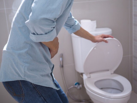 Sức khỏe - Sau khi uống nước, người đi vệ sinh thường xuyên hay ít đi vệ sinh, ai có thận khỏe mạnh hơn?