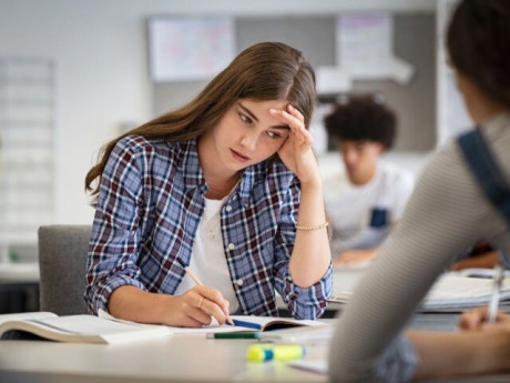 Chuyên gia cảnh báo nguy cơ rối loạn lo âu, trầm cảm do áp lực thi cử ở học sinh