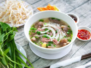 Xăng hạ nhiệt, giá tô phở, gói xôi vẫn neo cao: Vì sao "lên nhanh, xuống chậm"?