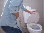 Sau khi uống nước, người đi vệ sinh thường xuyên hay ít đi vệ sinh, ai có thận khỏe mạnh hơn?