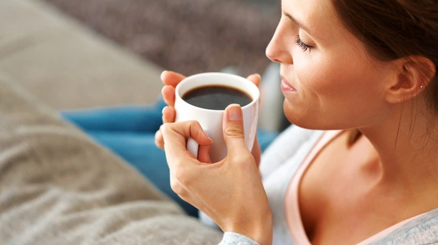 Cà phê không chỉ giúp tỉnh táo tức thì mà còn bảo vệ hệ thần kinh về lâu dài, tốt cho não bộ và trí nhớ.
