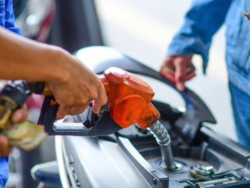 Giá xăng dầu hôm nay 3/4: Tăng mạnh trở lại