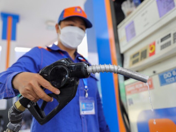 Giá xăng dầu tiếp tục giảm: RON95 hạ gần 3.000, diesel hạ gần 10.000 đồng/lít