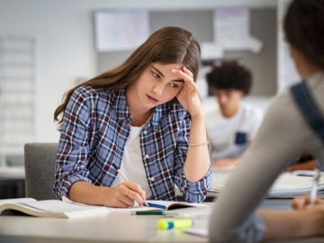 Chuyên gia cảnh báo nguy cơ rối loạn lo âu, trầm cảm do áp lực thi cử ở học sinh