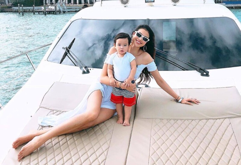 Đối với những người phụ nữ thành công, nổi tiếng và xinh đẹp, lựa chọn rời bỏ hào quang để làm mẹ là chuyện không phải ai cũng làm được.
