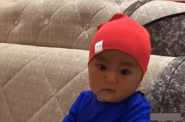 Bố mẹ da trắng nhưng con chào đời da đen khiến cả nhà nghi ngờ, 1 năm sau sự thật được tiết lộ - 2