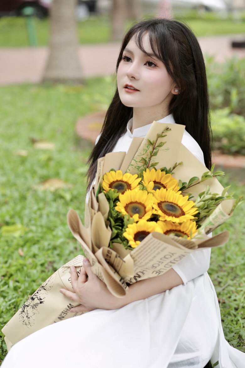 Cô giáo hotgirl Hà Nội vượt cửa tử sinh con, giờ làm nàng tiên cá ngoài đời thực kiếm 3 tỷ nuôi con - 4