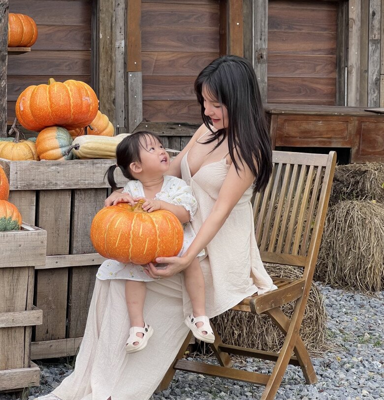 Cô giáo hotgirl Hà Nội vượt cửa tử sinh con, giờ làm nàng tiên cá ngoài đời thực kiếm 3 tỷ nuôi con - 10