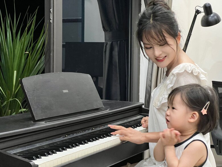 Cô giáo hotgirl Hà Nội vượt cửa tử sinh con, giờ làm nàng tiên cá ngoài đời thực kiếm 3 tỷ nuôi con - 8