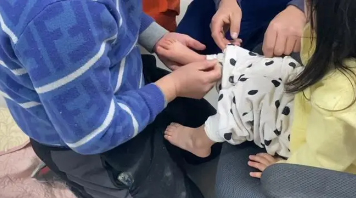 Con gái đi thang máy rồi mất tích, gia đình tá hỏa phát hiện đôi chân thò ra từ trần nhà, lập tức báo cảnh sát - 3