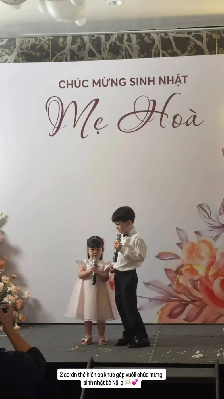 Cô bé được nhận xét có năng khiếu nghệ thuật, thích múa thích hát.