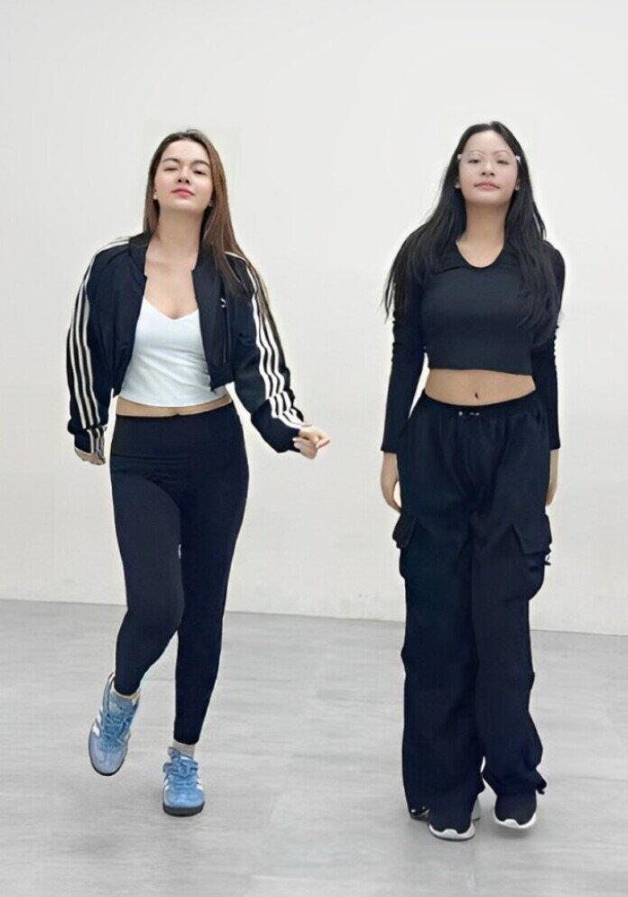 Con gái lớn của nữ ca sĩ tuổi dậy thì cao lớn vượt mẹ.