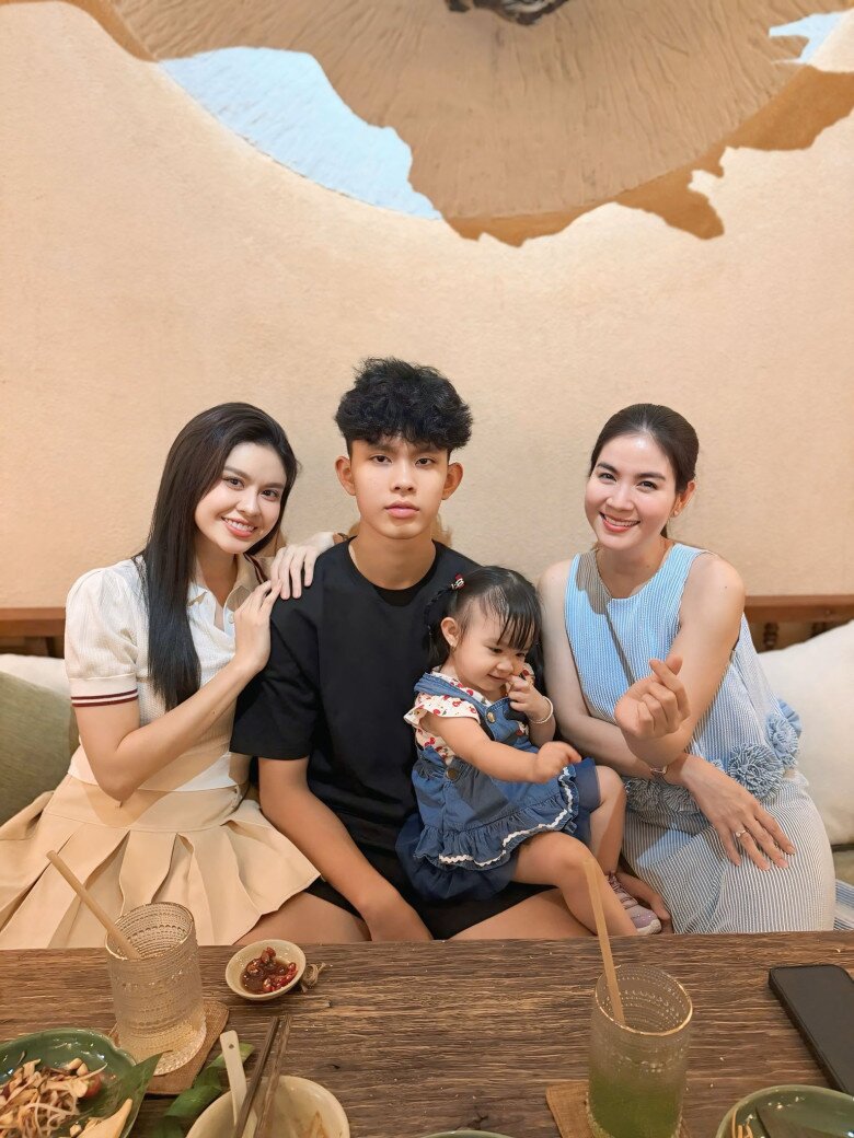 Con trai Trương Quỳnh Anh ngày càng điển trai.