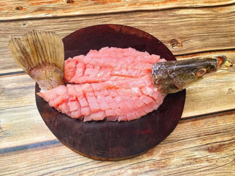 Loại cá có tên lạ 180 nghìn/kg, trời nắng nóng mẹ nấu con ăn mát mẻ cả ngày, não bộ đặc biệt ưa thích