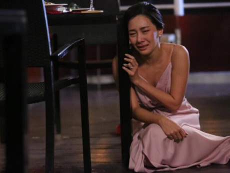 Nửa đêm nhắn tin cho chồng cũ “mình quay lại nhé”, lời đáp 10 chữ của anh khiến tôi khóc lặng