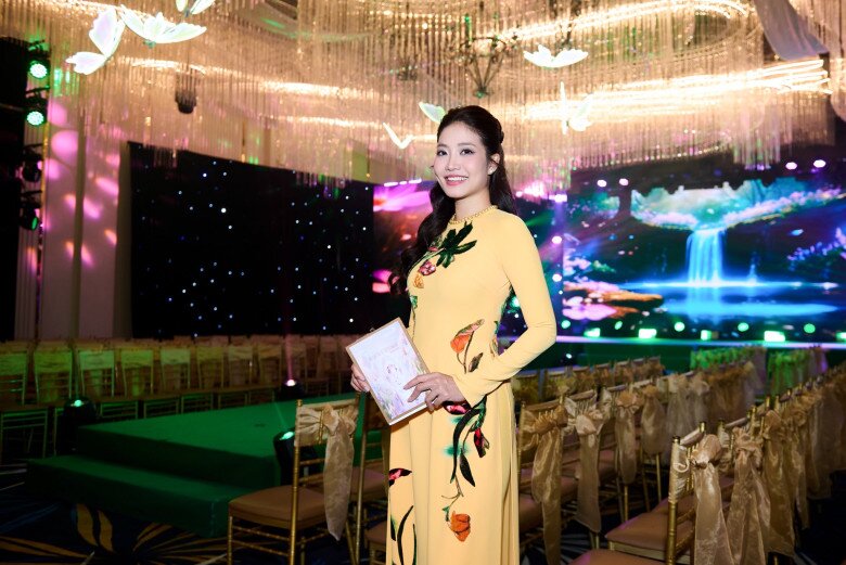 Hoa hậu Ninh Hoàng Ngân kể chuyện làm mẹ, “vỡ ối giữa đường” khi đi sinh: “Trên đời chưa có nỗi đau nào như thế” - 9