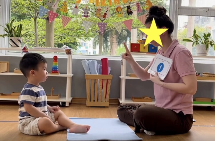 Lido còn nhỏ nhưng đã nhạy với ngôn ngữ.