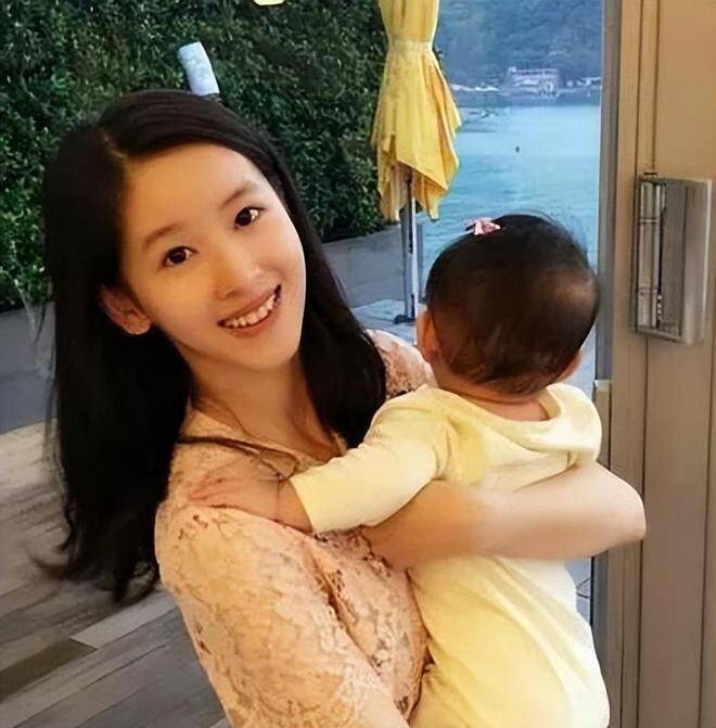 “Hotgirl trà sữa” lấy tỷ phú, thuê 4 người chăm con bị mắng khắp MXH, hôm sau tất cả đồng loạt xin lỗi - 5