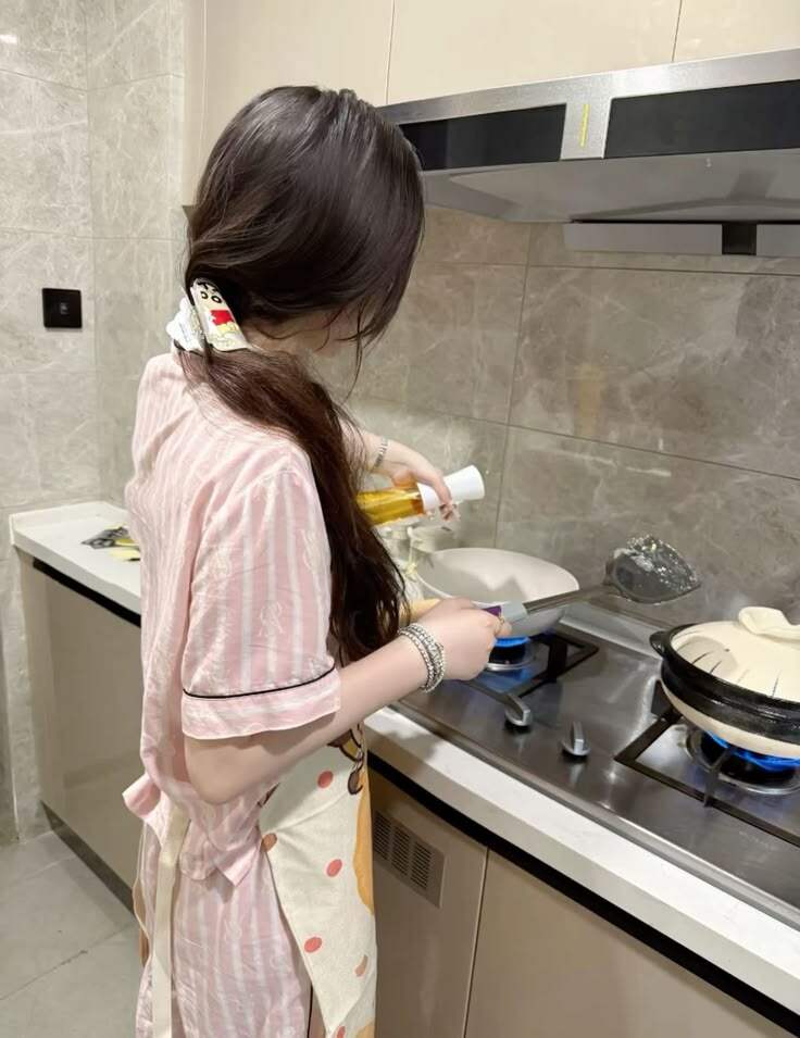 Mẹ đơn thân xinh đẹp được trai trẻ tán tỉnh, tặng quà 100 triệu sau 1 tuần quen nhau, ngày gặp mặt anh bỏ chạy - 1