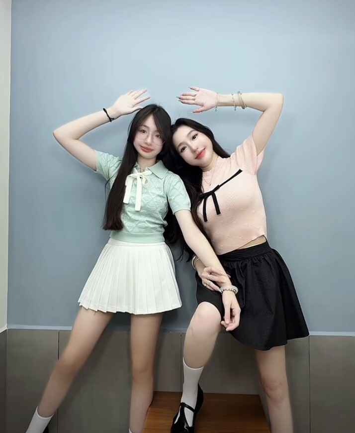 Cặp mẹ con như 2 chị em.
