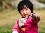 Yêu con - Gửi con gái xinh 3 tuổi về quê bà chăm, mẹ đi xuất khẩu lao động về căng mắt vẫn không nhận ra con