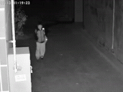 Yêu con - Vô tình kiểm tra camera trước cổng nhà, cậu ruột hết hồn khi thấy cháu trai cấp 1 mang cặp bỏ đi lúc 1 giờ sáng