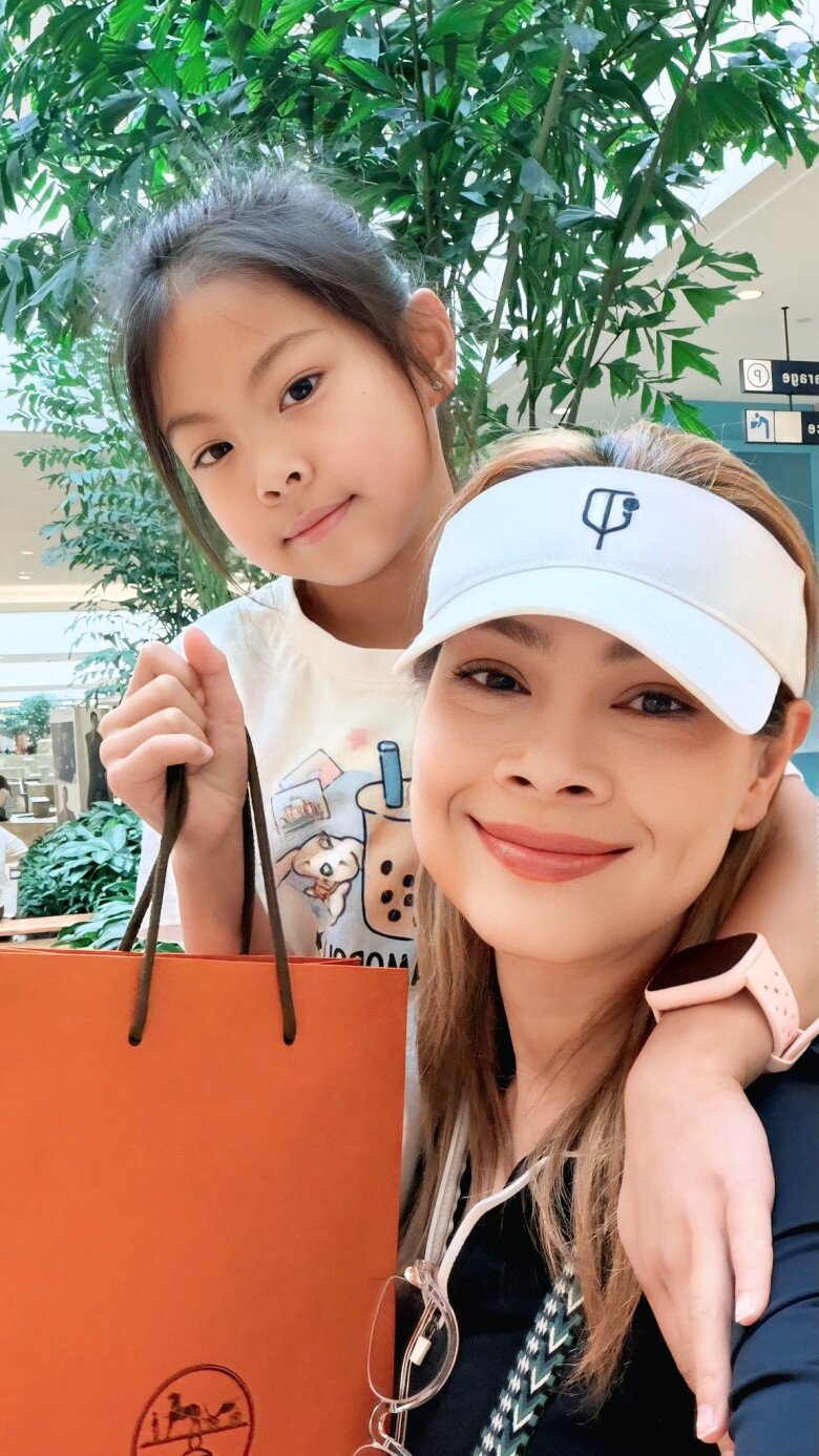 Thanh Thảo không khỏi tự hào khi đẻ được nàng công chúa khiến mẹ mát lòng mát dạ.