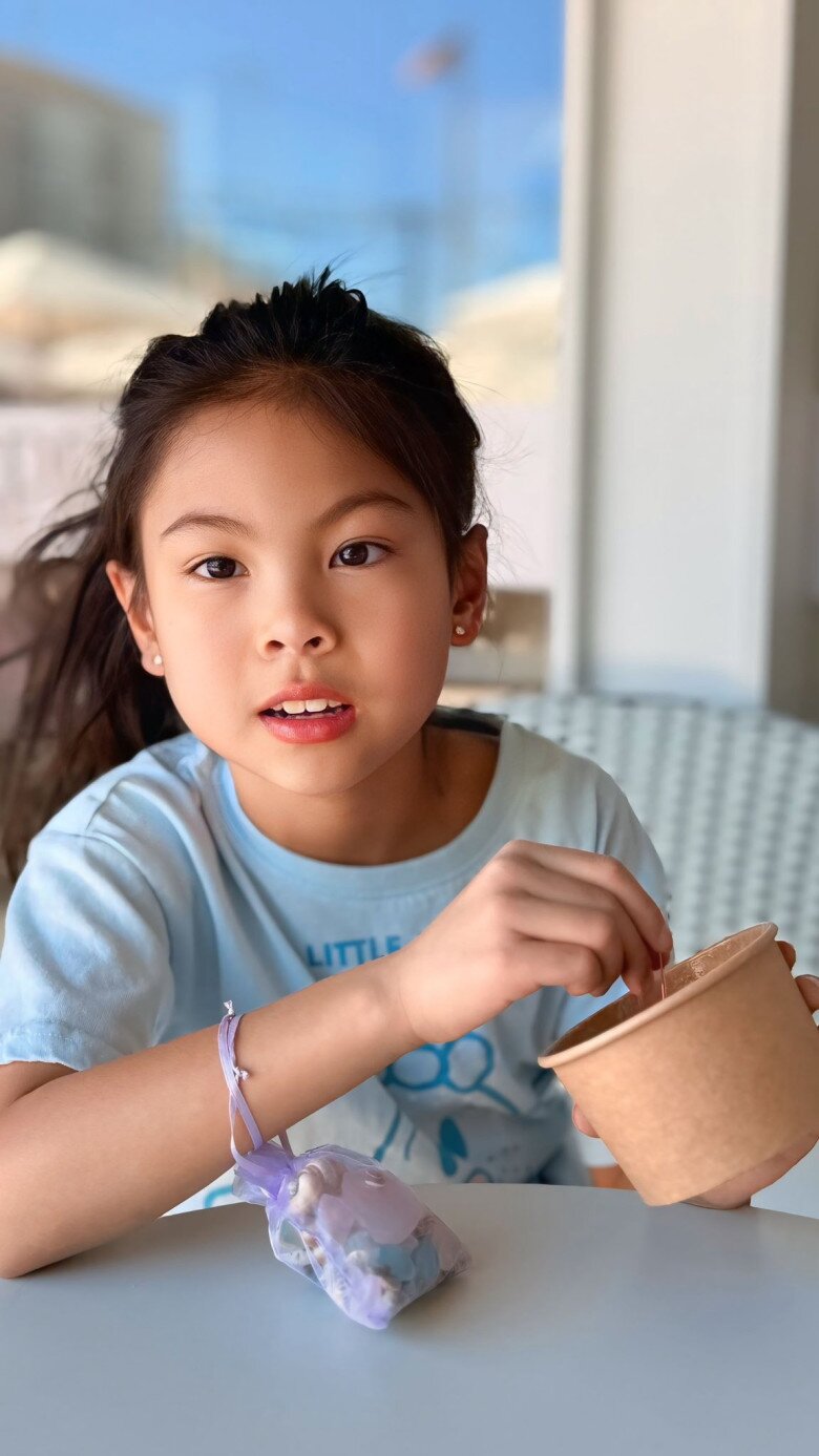 Mới 7 tuổi, con gái quốc tịch Mỹ của Thanh Thảo đã khiến mẹ “cạn lời” khi chia sẻ chuyện có bồ, muốn mẹ sống tiết kiệm - 4