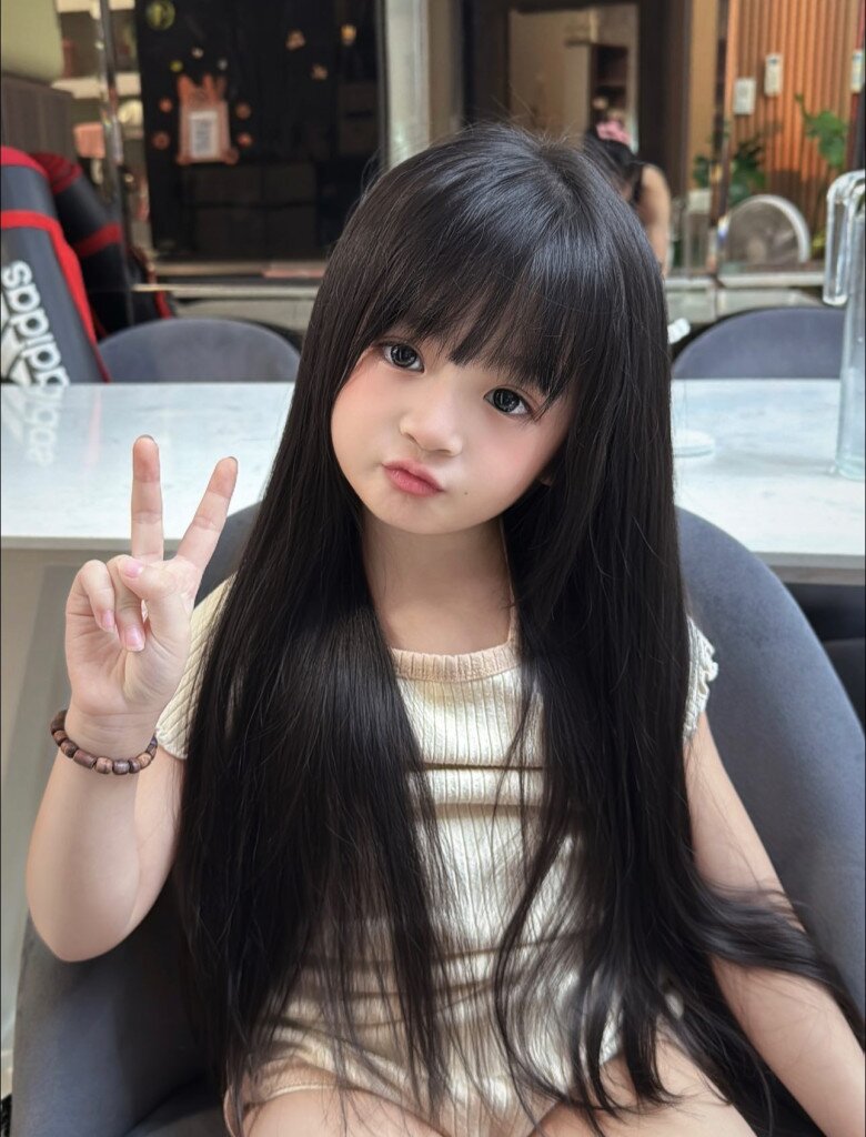 2 hotkid nổi tiếng mạng xã hội vì quá xinh.